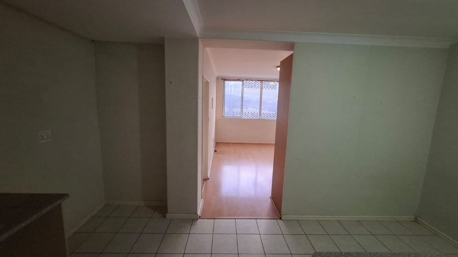 To Let 1 Bedroom Property for Rent in Wynberg Western Cape